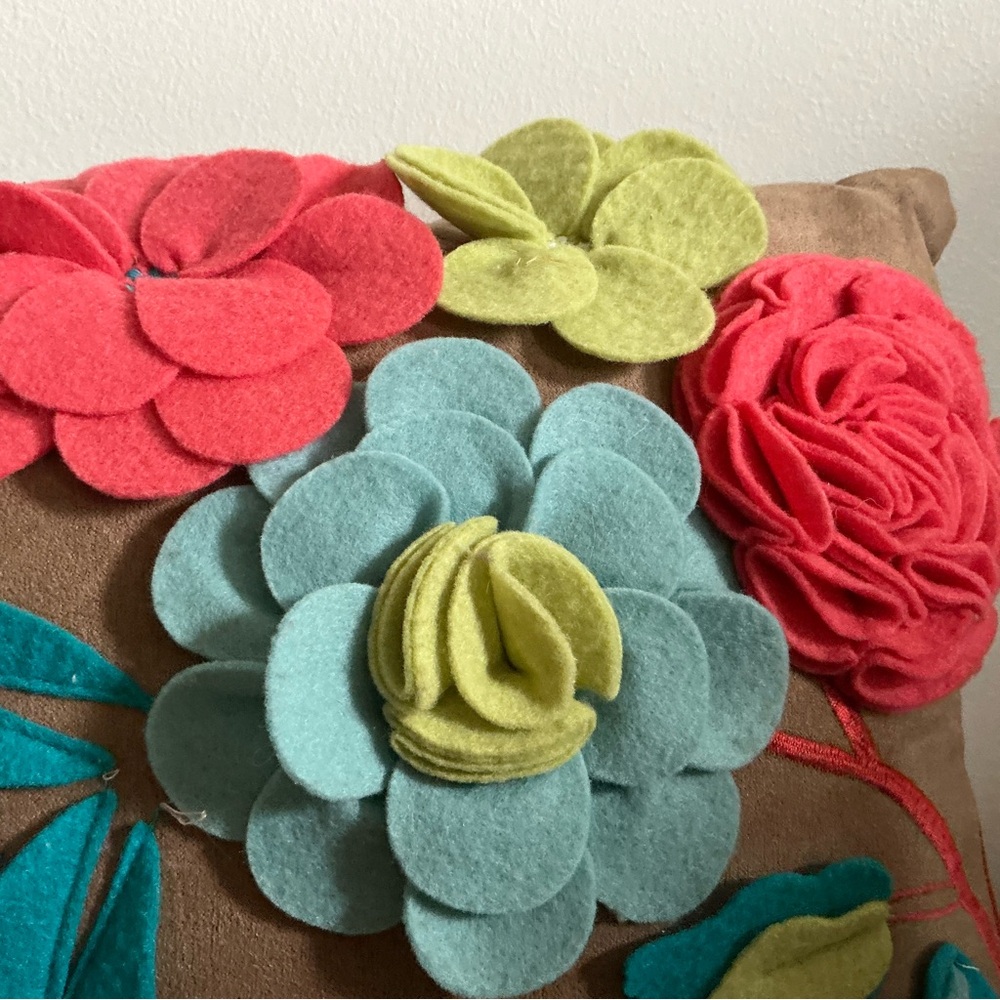 Mina Victory Dahlia Flower Accent Pillow Bloomcore Coloful Cottage 10” x 16” - Picture 4 of 14